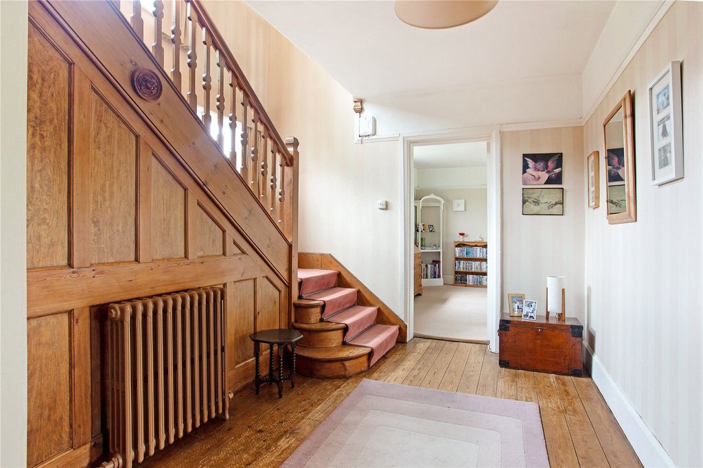 Property photo 2 of 12 Entrance Hall