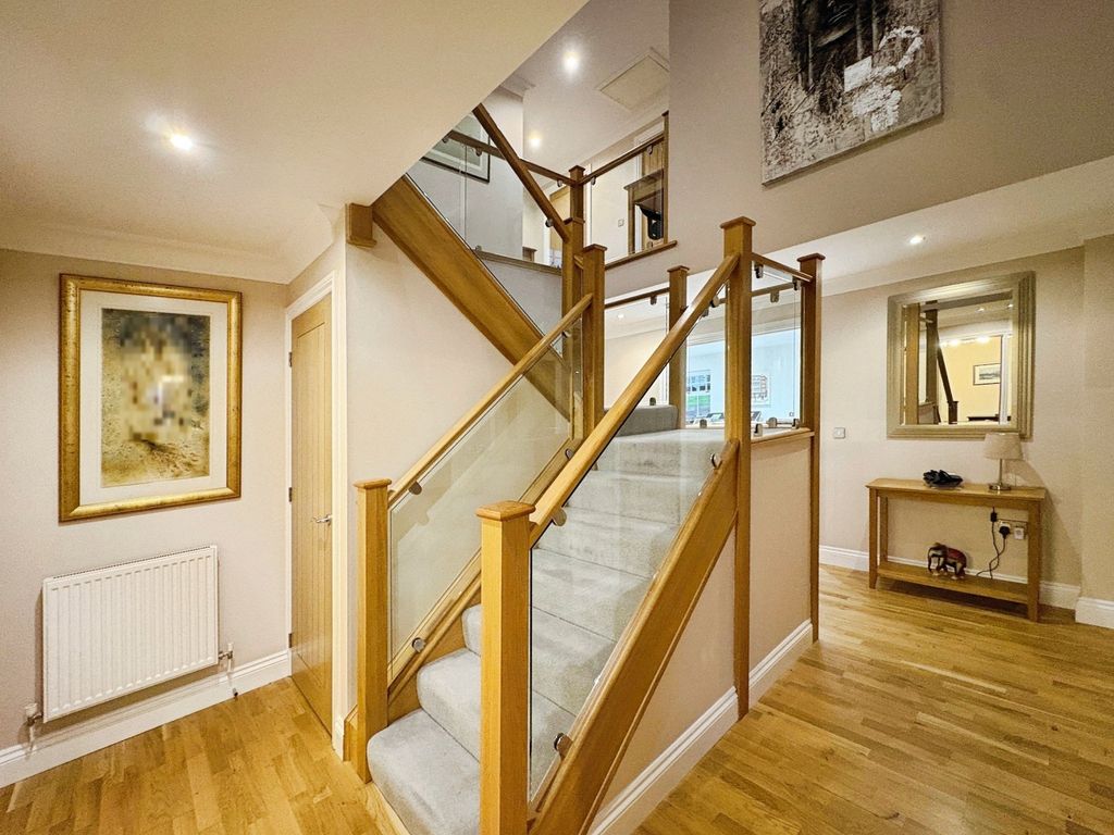 Property photo 2 of 25 Picture No. 13