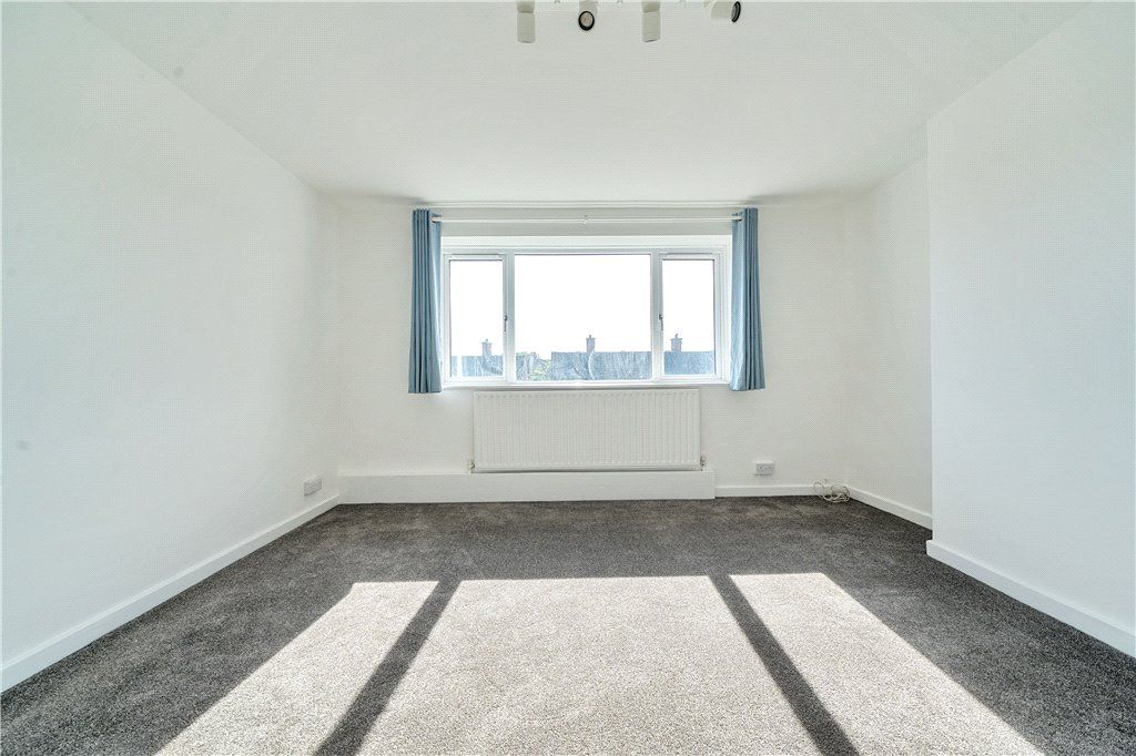 Property photo 3 of 14 Reception