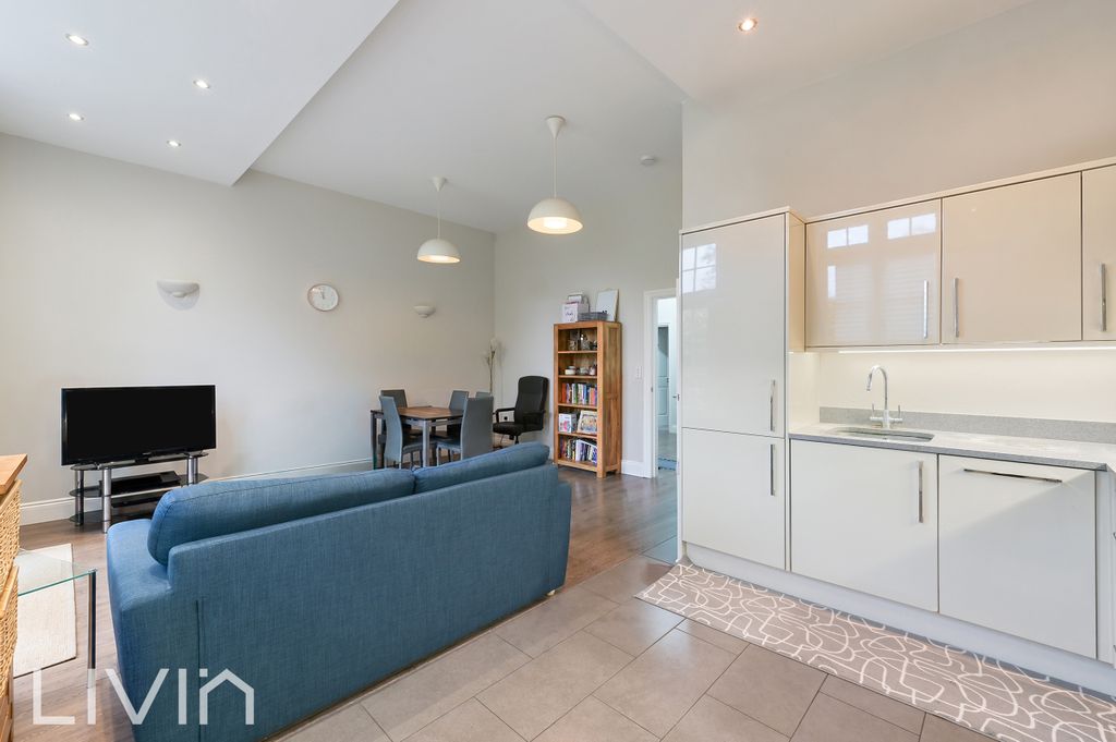 Property photo 2 of 10 3