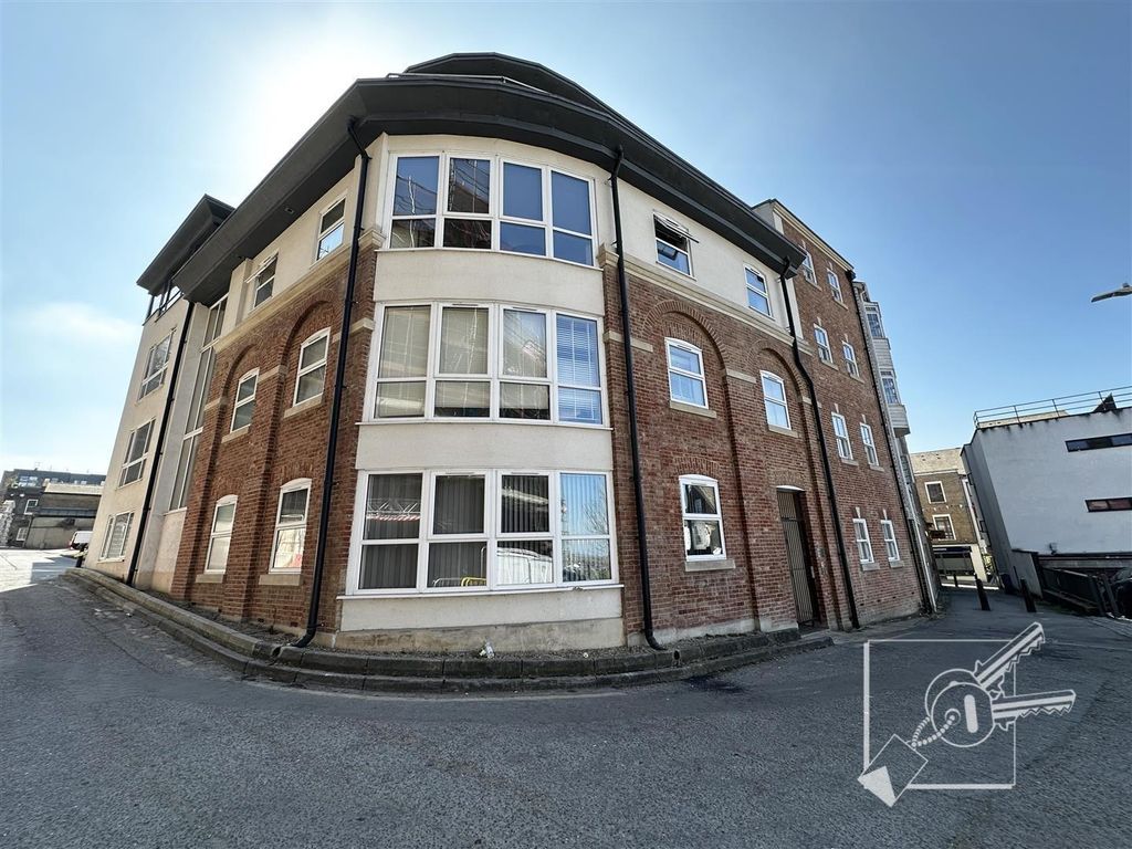 Property photo 1 of 10 External