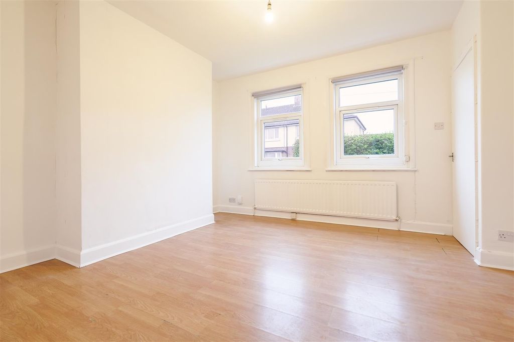 Property photo 2 of 7 Living Room