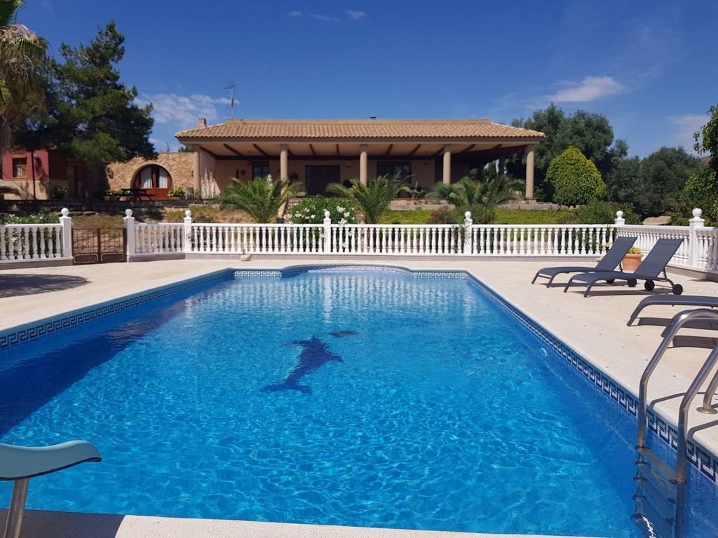 Property photo 1 of 25