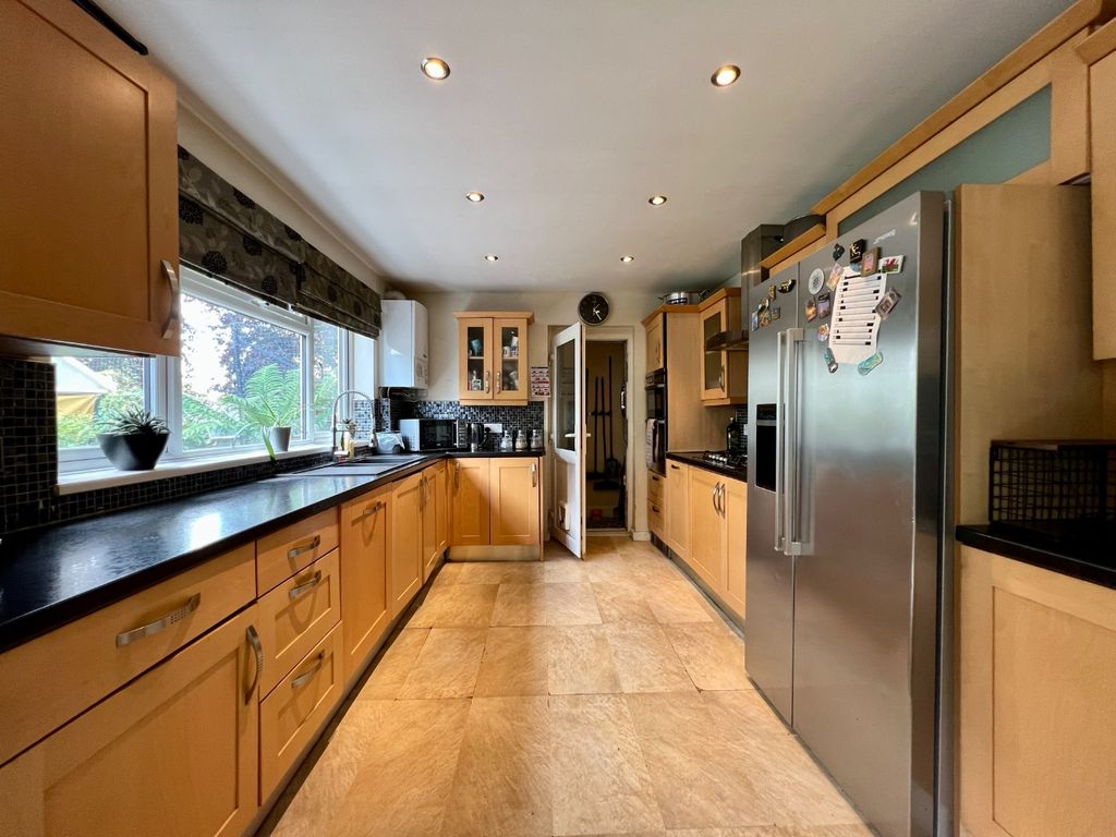 Property photo 2 of 27 4261356