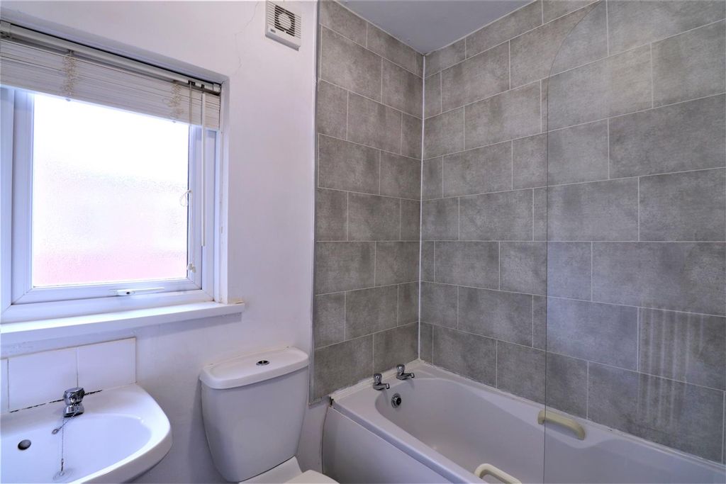Property photo 3 of 14 Bathroom 2