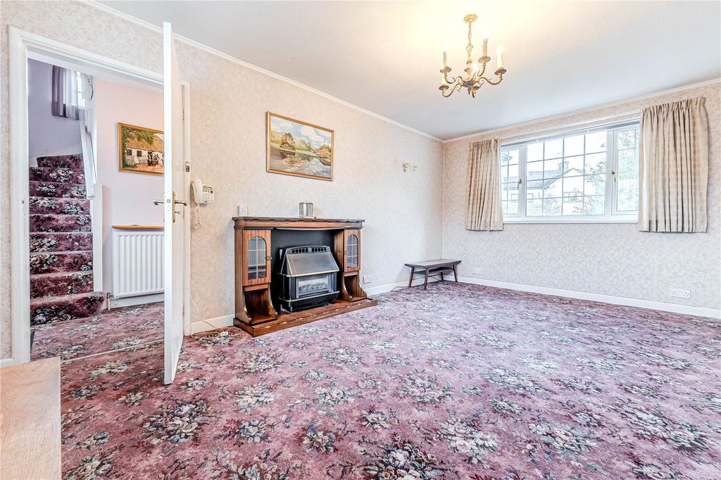 Property photo 3 of 16 Lounge