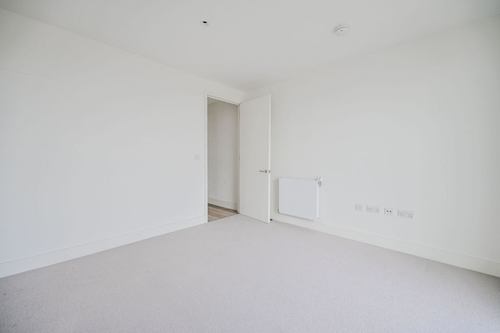 Property photo 2 of 27
