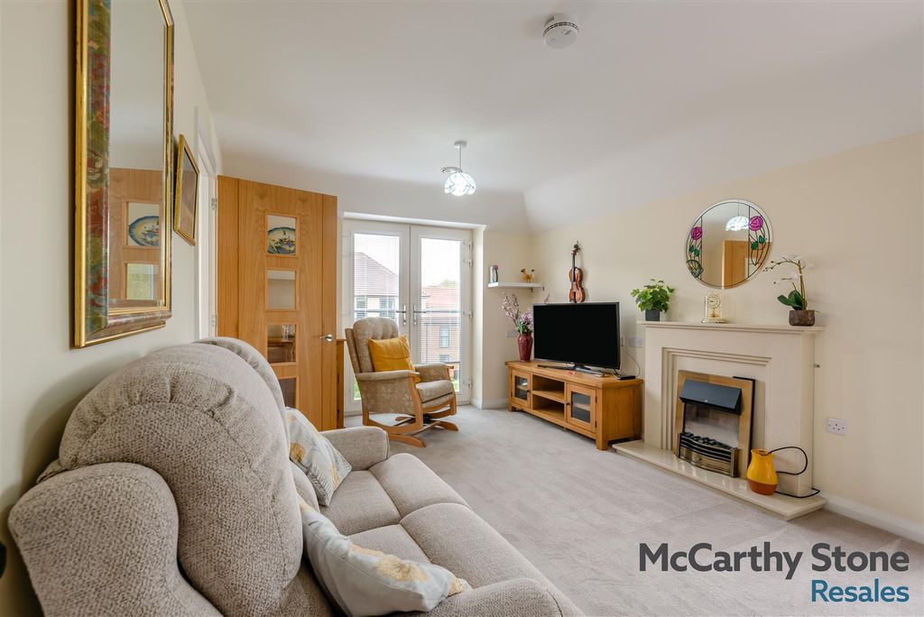 Property photo 2 of 25 8691039-Interior11.Jpg