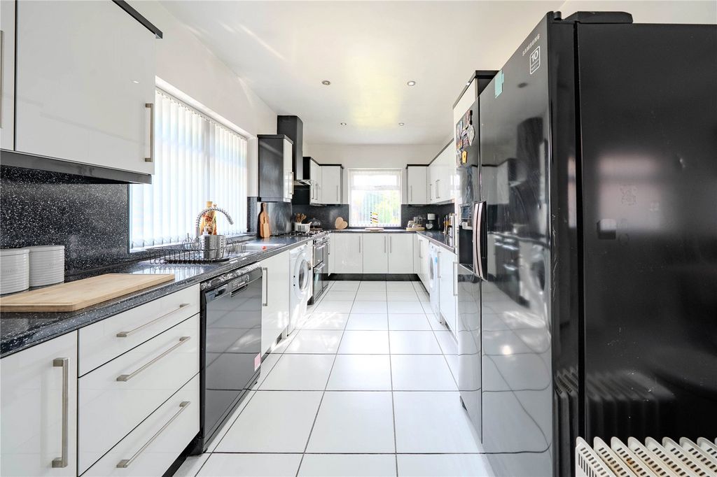 Property photo 3 of 17 Picture No. 37