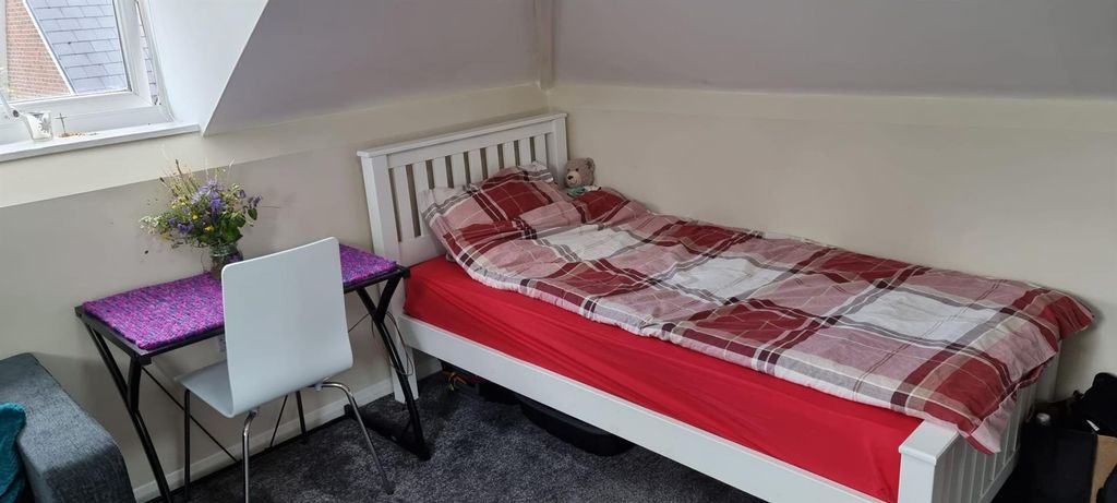 Property photo 3 of 11 Bedroom