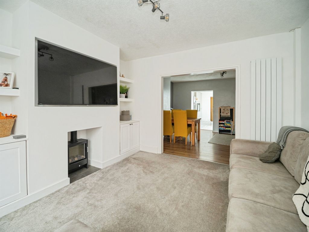 Property photo 2 of 31