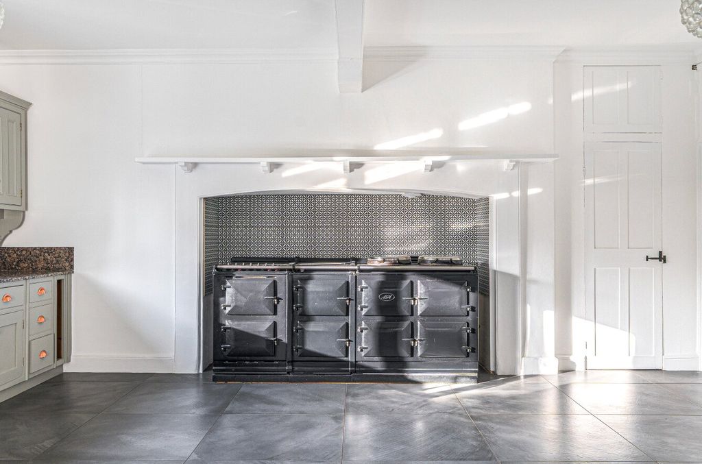 Property photo 3 of 21 Aga