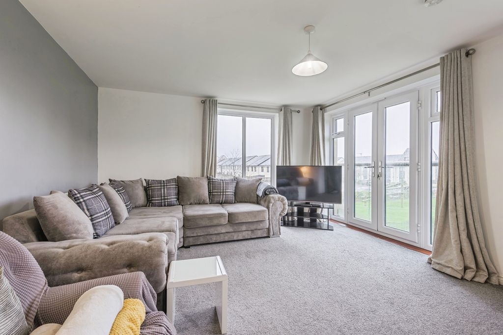 Property photo 2 of 17 Photo