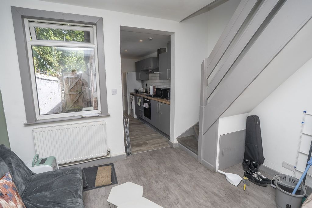 Property photo 3 of 24