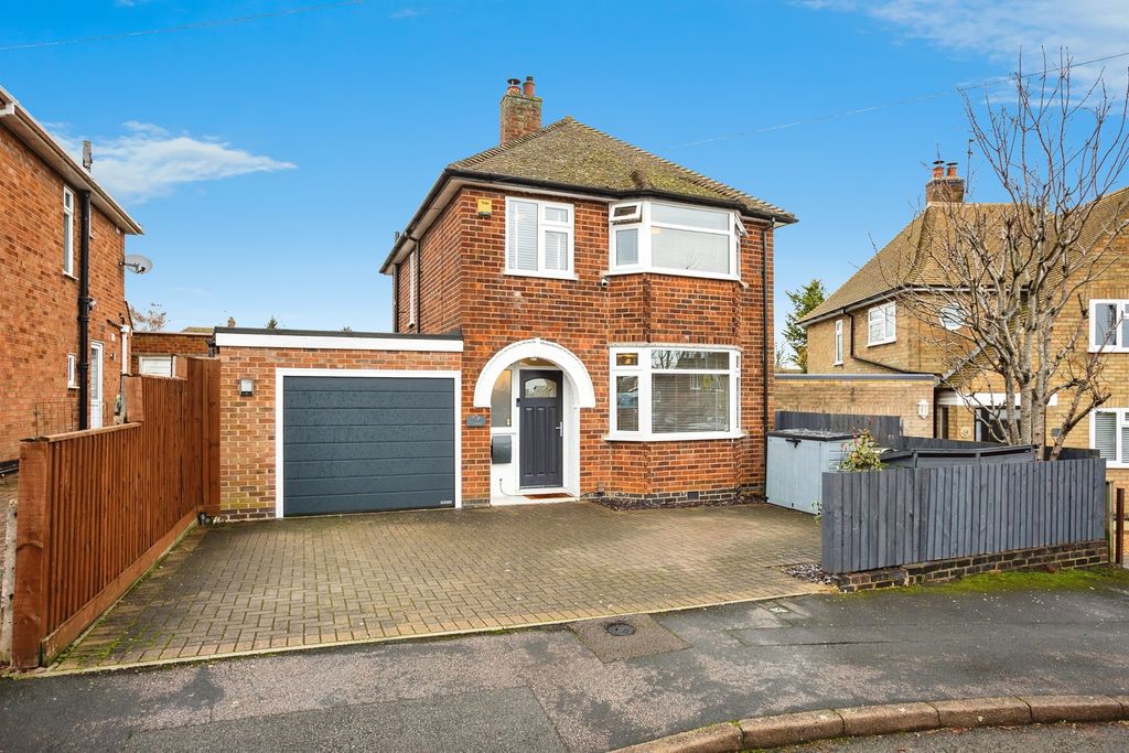 Property photo 3 of 18