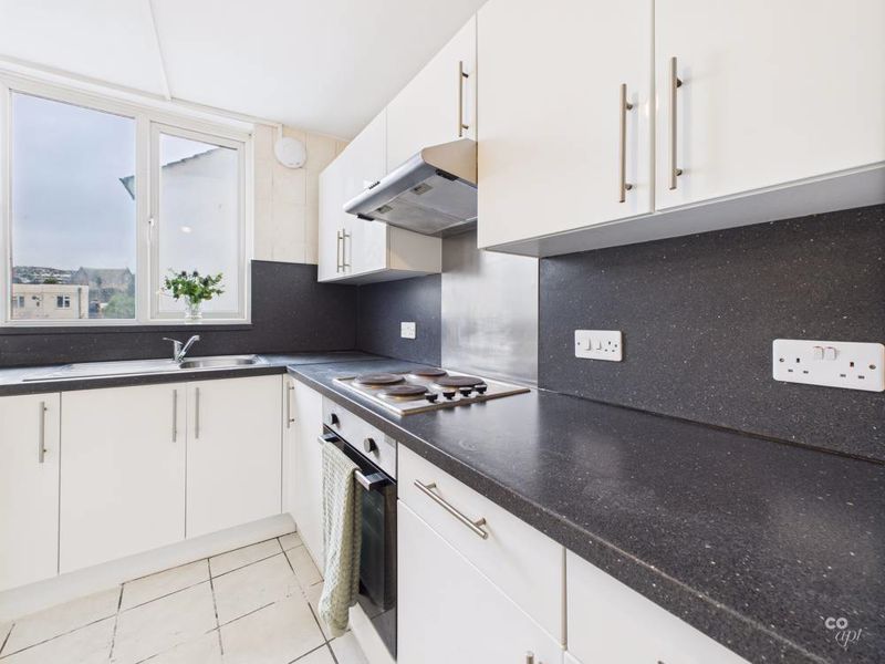 Property photo 3 of 9 Photo 5