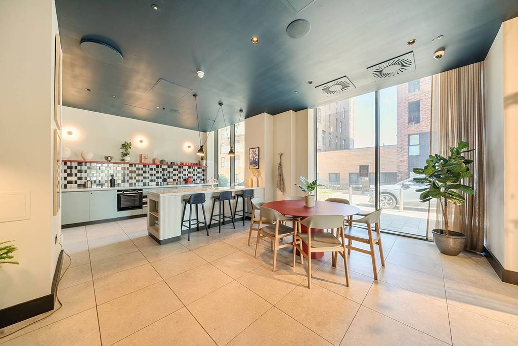 Property photo 3 of 44