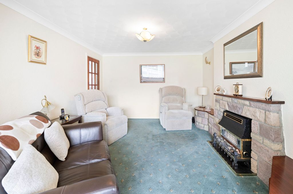 Property photo 2 of 23