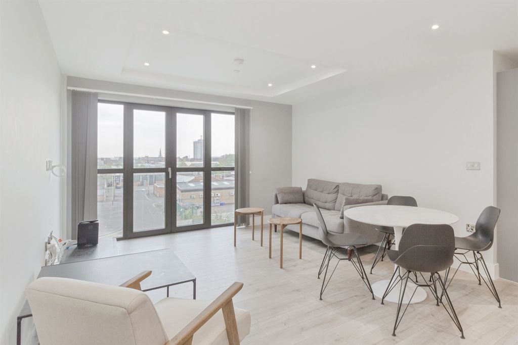 Property photo 2 of 17