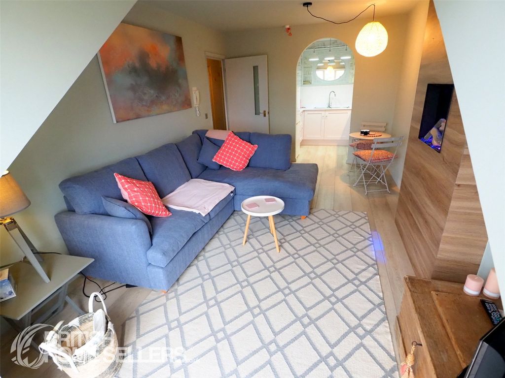 Property photo 3 of 19 Picture No. 17