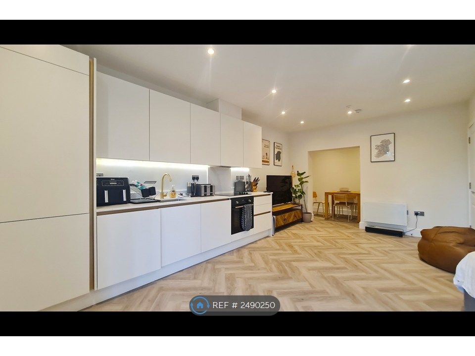 Property photo 3 of 16 Kitchen Area