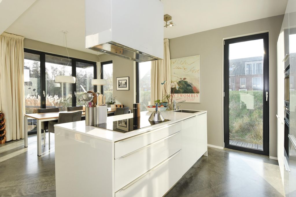 Property photo 3 of 66