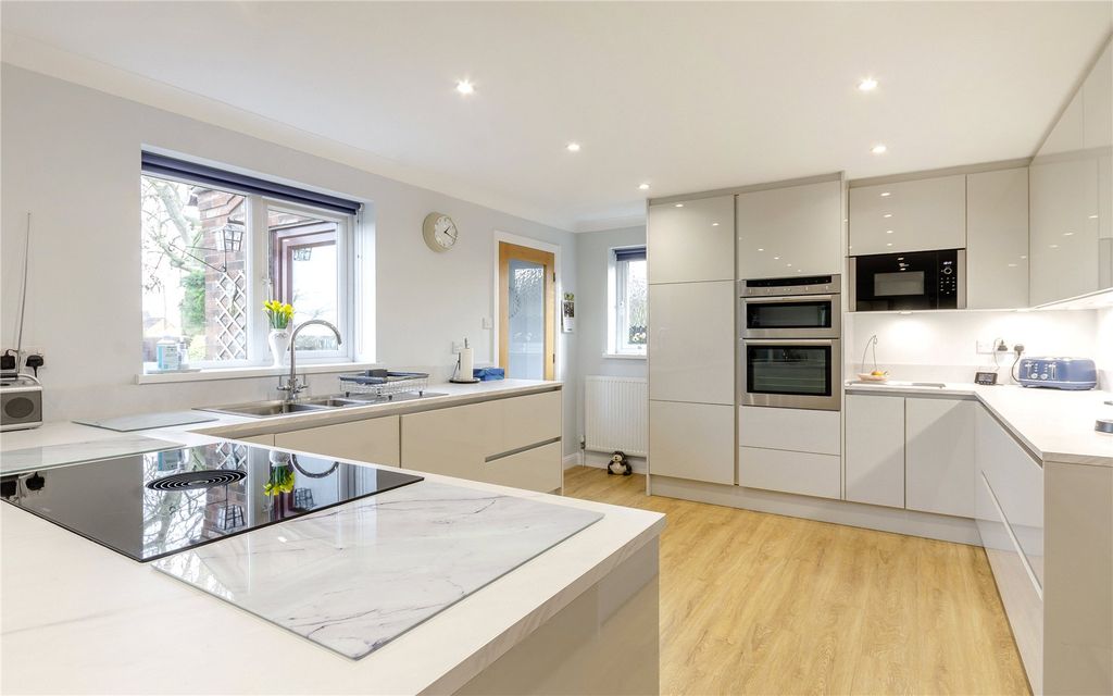 Property photo 2 of 20 Kitchen