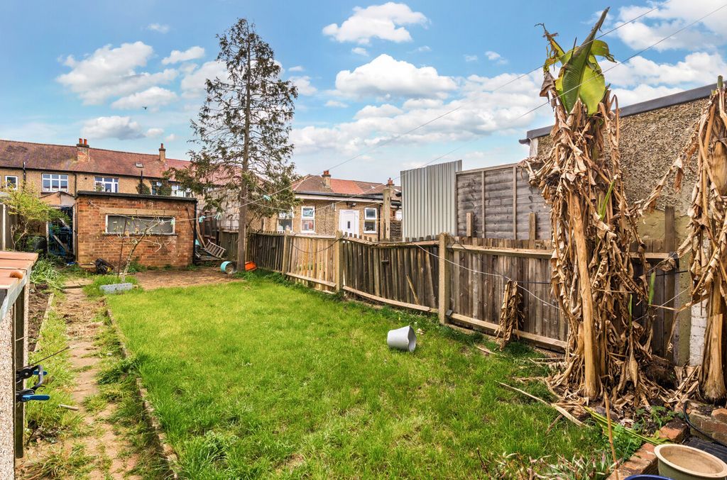 Property photo 3 of 14 Garden