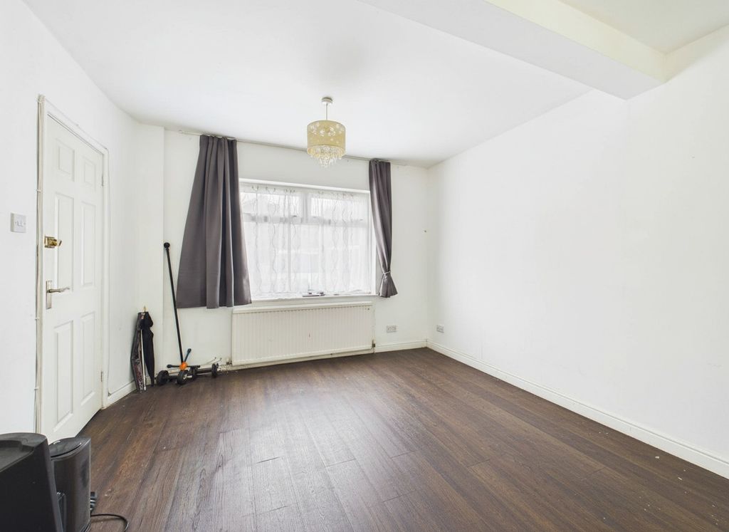 Property photo 1 of 9 3099000