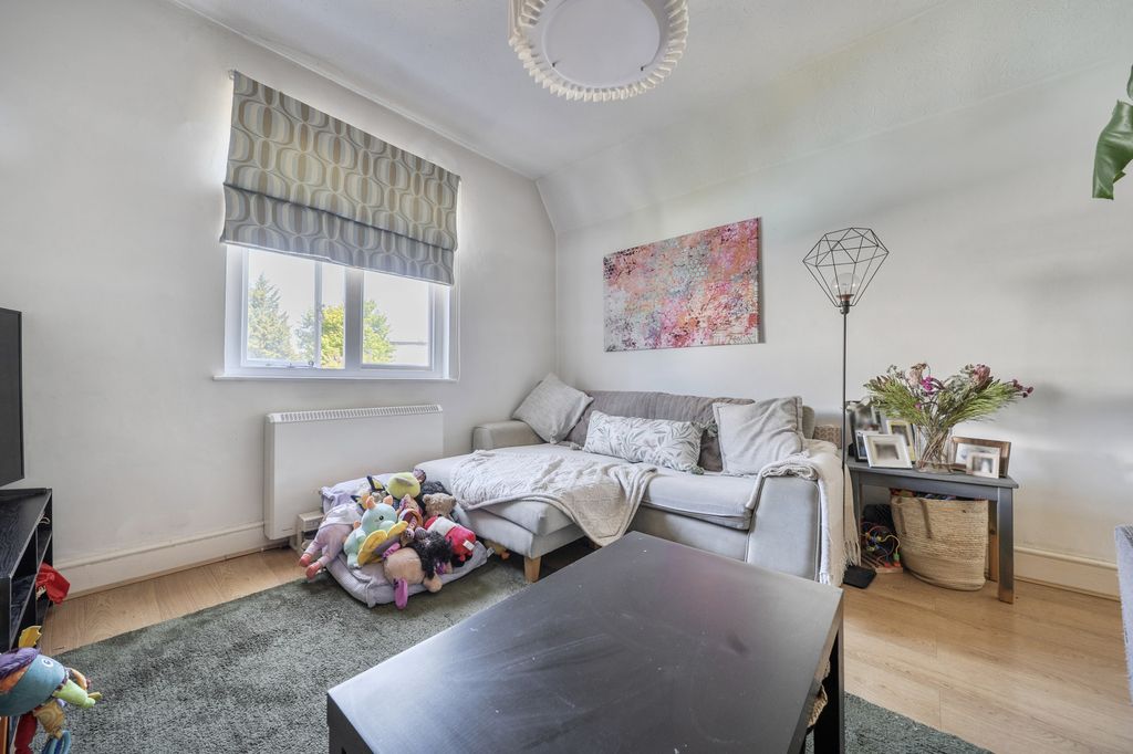 Additional image 6 of 1 bed maisonette for saleEmpress Cottages, Ship Lane, Farnborough GU14