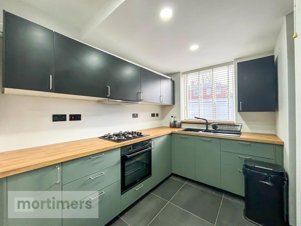 Property photo 3 of 22 Kitchen