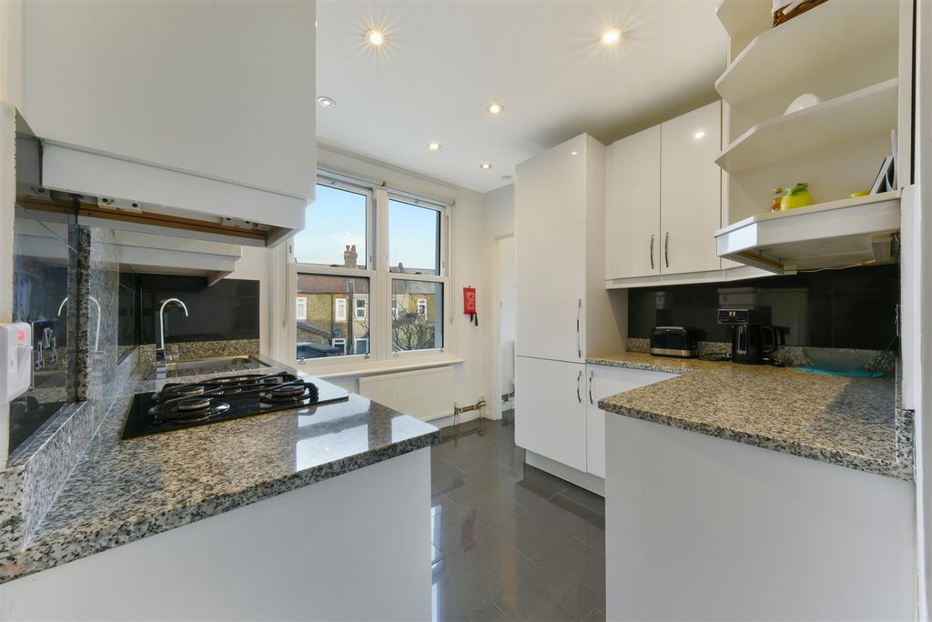 Property photo 2 of 10