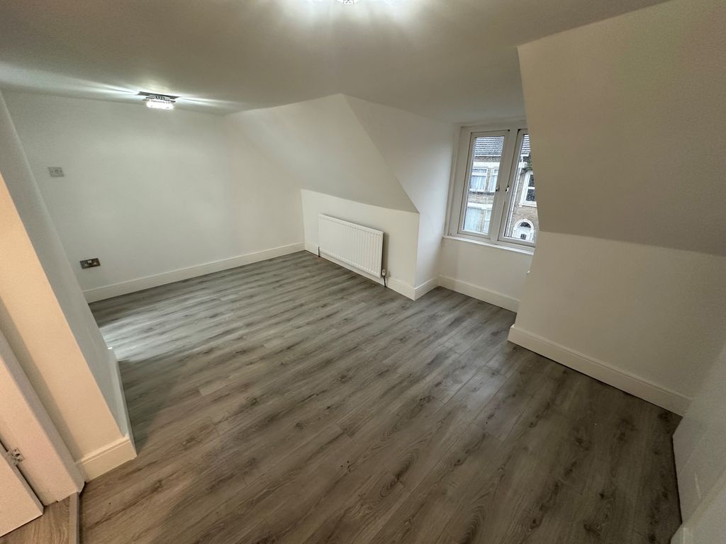 Property photo 2 of 8 Master Bedroom