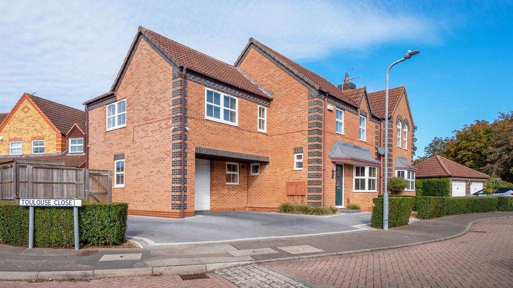 Property photo 1 of 30