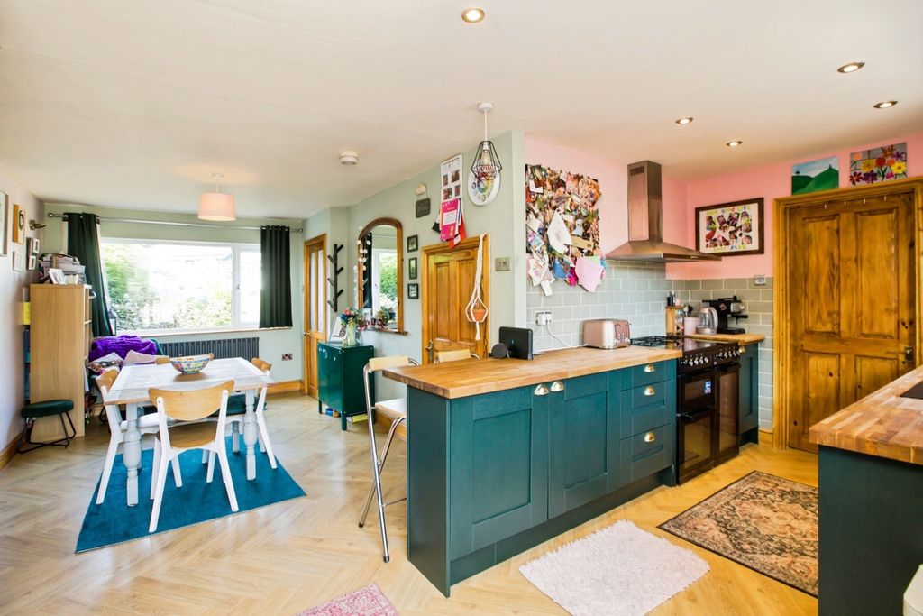 Property photo 3 of 17 Kitchen Diner