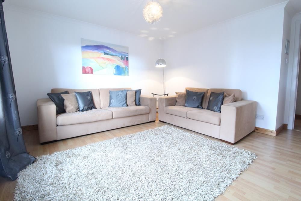 Property photo 1 of 10 Lounge