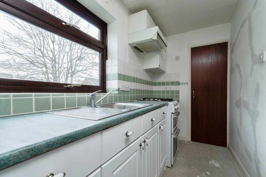 Property photo 3 of 17 Kitchen