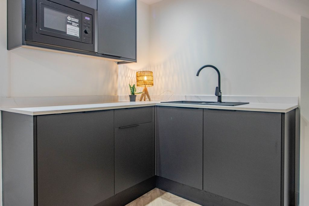 Property photo 2 of 6 E-3