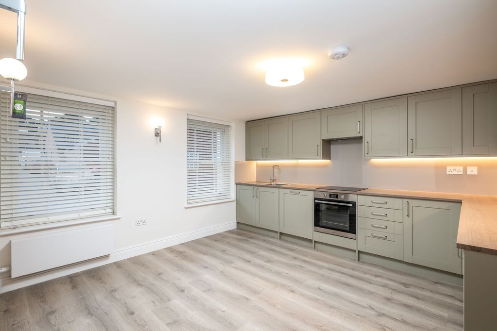 Property photo 3 of 34