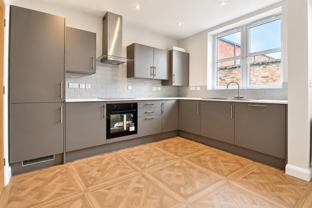 Property photo 3 of 12 Kitchen
