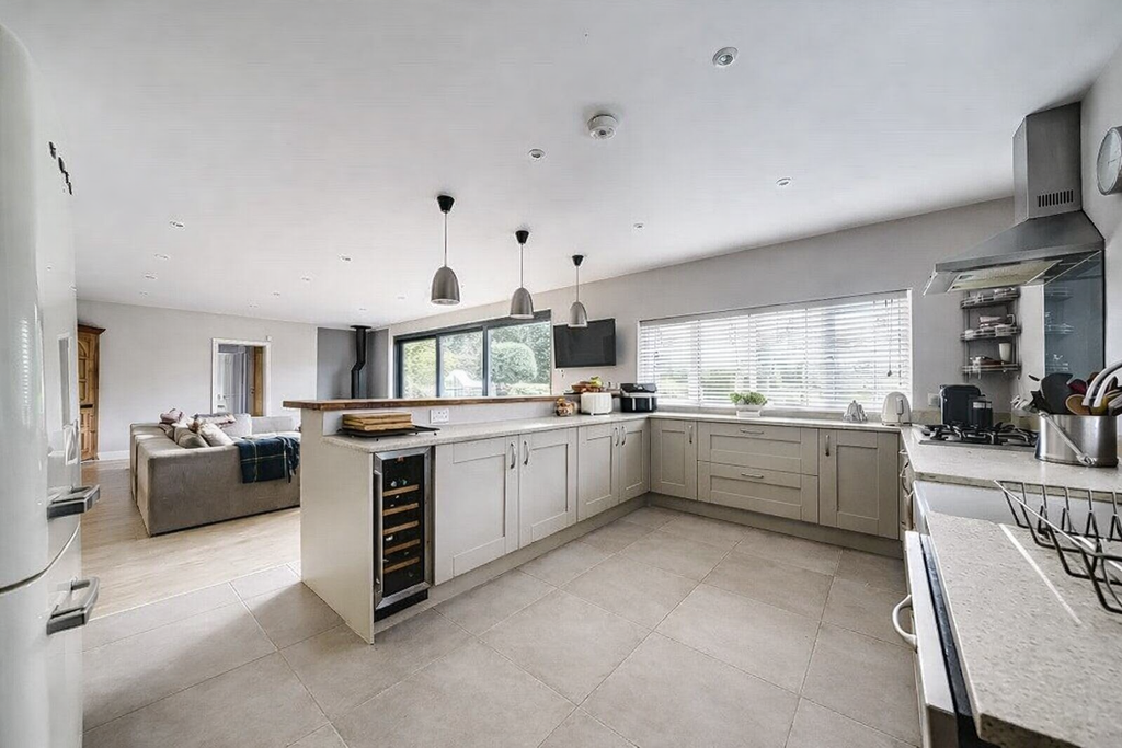 Property photo 3 of 32