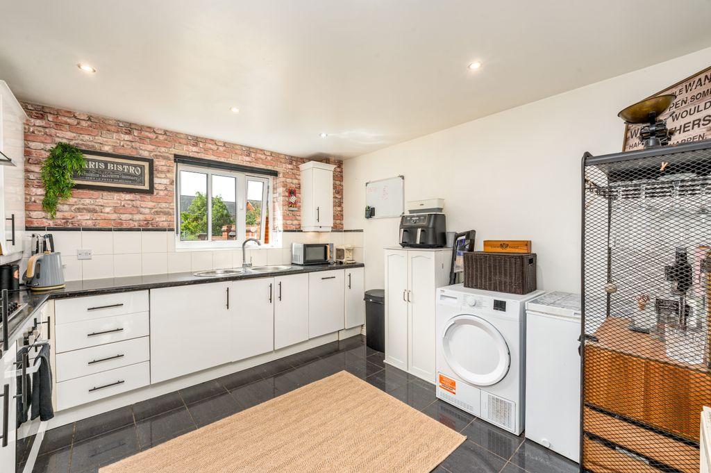 Property photo 1 of 18 03