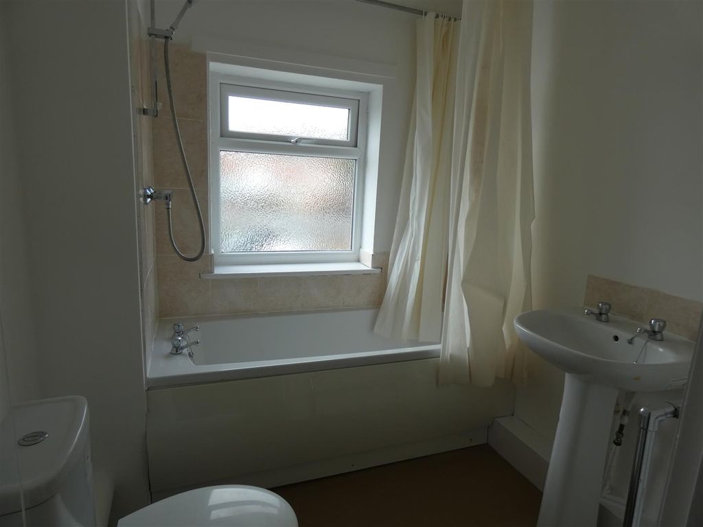 Property photo 3 of 8 P1780610.Jpg