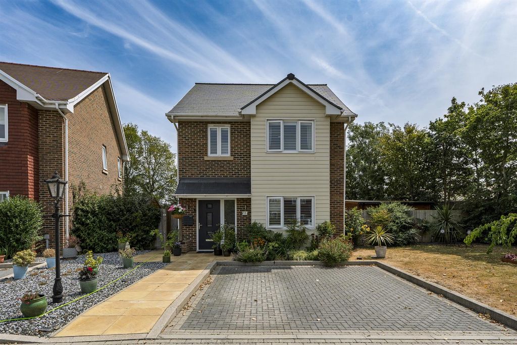 Property photo 1 of 36 8 Delfont Grove Final-9.Jpg