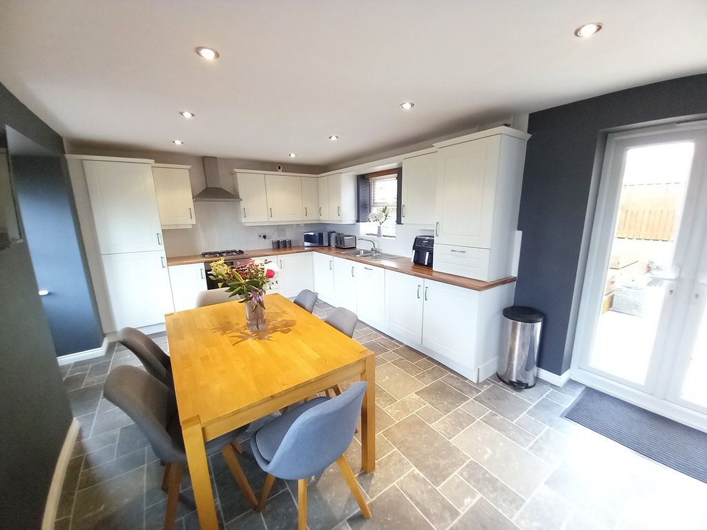 Property photo 3 of 25 Family Dining Kitchen
