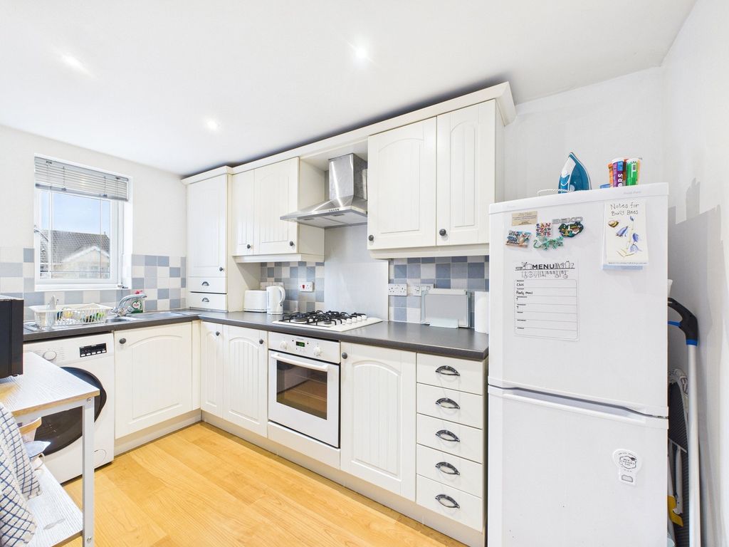 Property photo 2 of 9 Kitchen