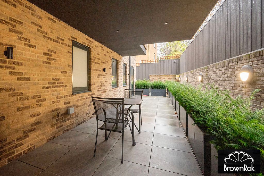 Property photo 2 of 12 W16