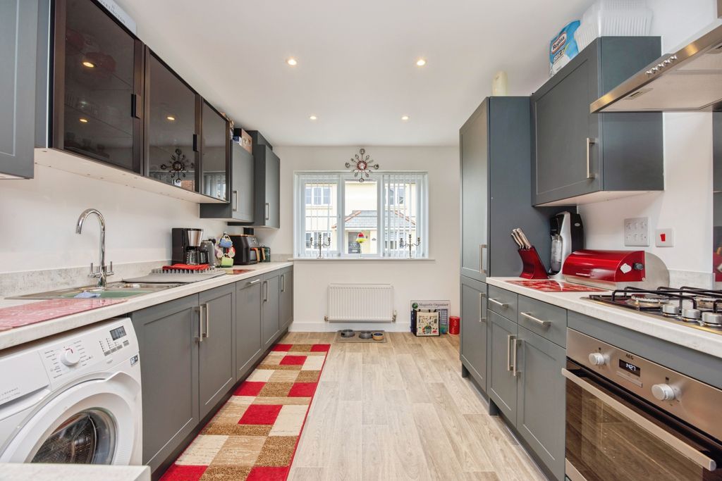 Property photo 3 of 20