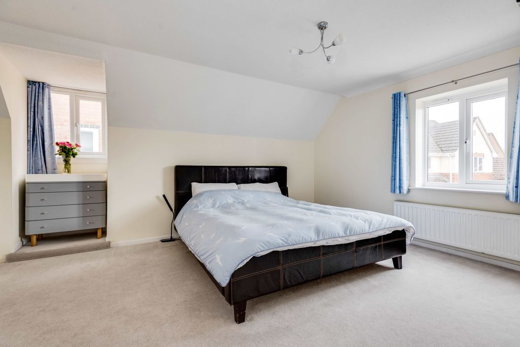 Property photo 3 of 34