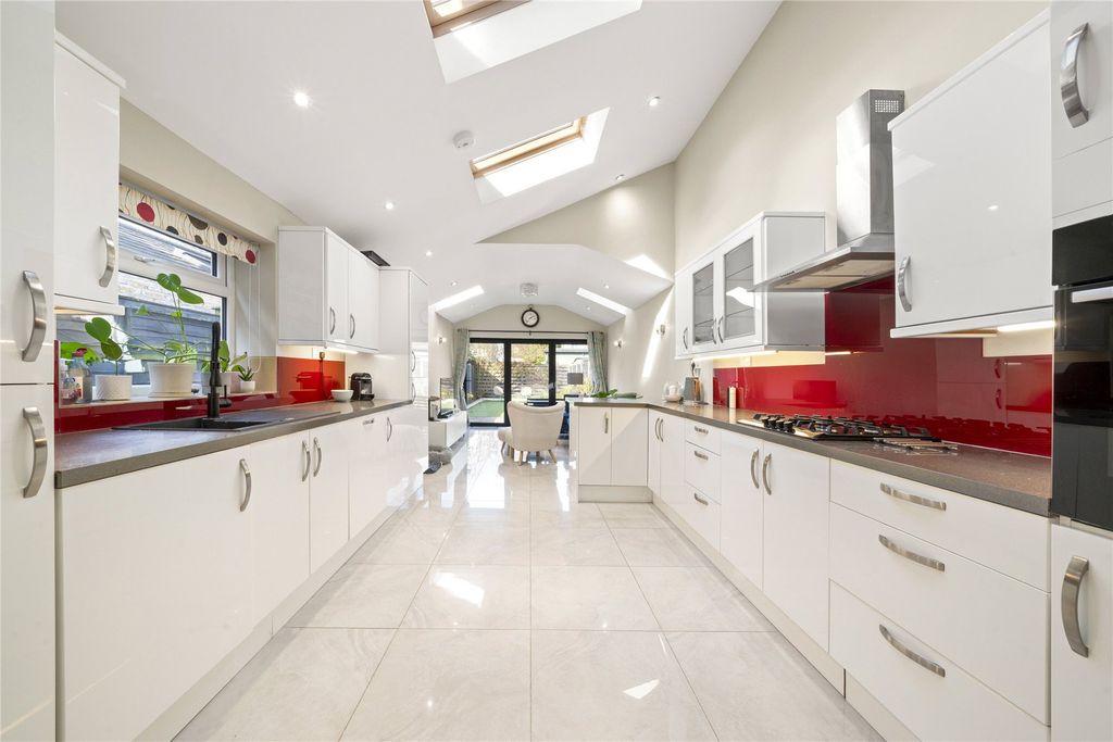 Property photo 2 of 11 2
